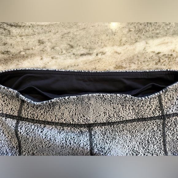 Lululemon Power Luxtreme Spray Jacquard White Black Pace Revival Crop Leggings - Picture 7 of 9